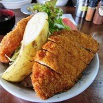 お食事処 ぼんち - カツ丼\８００(バナナ側)