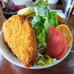 お食事処 ぼんち - カツ丼\８００(トマト側)