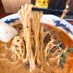 黄金の福ワンタン まくり - 麺のアップです。（2019.12 byジプシーくん）