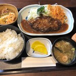 Fumiya - 日替わりのハンバーグ定食７００円税込。