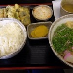 奥御所 - そば定食680円