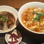 yaesufu-ron - Aセット 週替わり麺（酸辣湯麺）、主菜A（豚角煮と春雨の煮物）1,000円 ♪