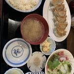 餃子屋 真白 - 