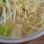 ラーメン二郎 - 今日は脂層がすごい