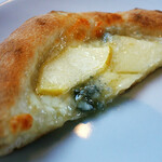 cafe 旭荘 - ゴルゴンゾーラとりんごのピザ1100円税込