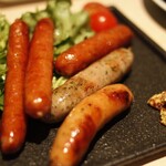 BEER BOMB - ソーセージ5種盛り合わせ