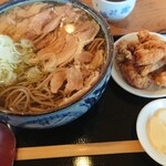 Sobadokoro Aoba - 冷やし肉そば（大盛）850円 ＋ ゲソ天（小）150円