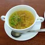 レストラン・ボンジュール - カレー風味の野菜スープ