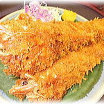 とんかつ文久 - びっくりジャンボエビフライ定食：驚愕のデカさ！プリプリをガバッとほおばって…