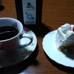 窯右衛門 - サンタケーキと雪詩慕雲カップ、奏珈琲。