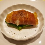 オステリア　デッラ　カパンナ - トミーノチーズと生ハムのオーブン焼き