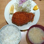 とんかつ檍 - 上ロースかつ定食(200g) ¥1500
            ※ごはんｰ味噌汁ｰお新香付