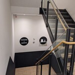 know by moto - [外観] 階段途中 踊り場の看板⒉種