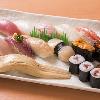 本格江戸前寿司をカジュアルに。鮮度抜群な旬のネタを日替りで