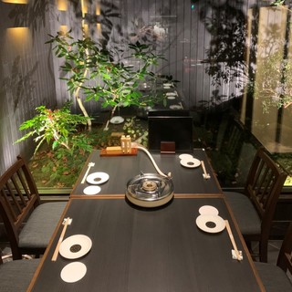 中庭がご覧いただける席が人気です。