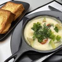 マーサーブランチ テラスハウス - アボカドとサーモンのハーブクリーム煮とブリオッシュフレンチトースト