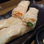 浪花ひとくち餃子 チャオチャオ - 奥　　蟹と海老のロング餃子
手前　海老とアスパラのロング餃子