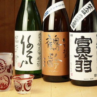 季節の銘酒から定番のお酒まで、幅広く取り揃えております