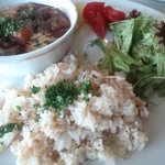 プラスワンカフェガーデン - 牛肉と野菜のデミソース煮ガーリックライス