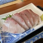 魚屋の寿司　東信 - 歯応え抜群のオリーブハマチ(キラキラ⭐︎⭐︎)
