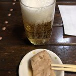 栄屋酒場 - お通し。鮪の煮付けでした。