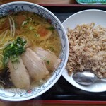 大島 - いりこラーメン(大盛)炒飯セット