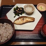 大戸屋 - 沖目鯛の醤油麹漬け炭火焼き定食