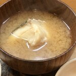 Manaita - 飲む前にタラの味噌汁で身体を温めます。