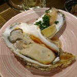 天ぷら 穴子蒲焼 助六酒場 - 生牡蠣