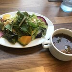 ザ 伊太利屋 イットリベルタ - ランチのサラダとスープ