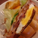 青のパン - ベーコンたまサンド