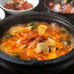 Kawadaryuu Shin Oosaka - 【ブイヤベース】サフランとトマトのさわやかさがクセになる、新鮮海鮮鍋。具材もボリュームたっぷり。