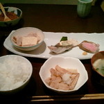 日本料理　日高 - 日高定食1,200円小鉢２点とすずきの焼魚と味噌汁とご飯です。