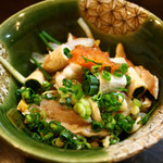 旨い料理・旨い酒 じょうじ - お通し（なんとフグの腸にネギを通してありますよ）