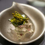 プレゼンテ スギ - 2019.12 海と山の春（春のやわらかい勝沼産サザエ、ゼンマイ、セリ・クレソン・パクチーの佐倉ジェノベーゼ、人工いくらオリーブオイル）