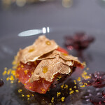 プレゼンテ スギ - 2019.12 新たな試み（サラダ仕立てのリゾットとバルサミコ酢や魚醤で瞬間的にGVした勝浦60kg本鮪中トロの握り、アルバ産白トリュフ、卵黄のカラスミ）