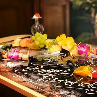 サプライズにぴったりの豪華テーブルアート