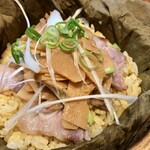 中国料理 しげ乃 - 蓮の葉包み炒飯