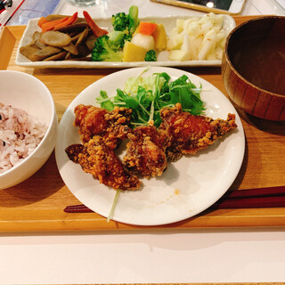 tiny peace kitchen_0