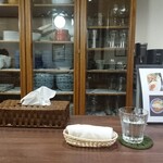 タイジンジャー - 店内。手洗いのおしぼりが嬉しい。