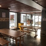 ビトウィーン ザ ブレッド - 店内