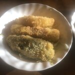 おふくろ亭 - 2019/12/27
      ホル鍋 単品 300円
      チキンカツ 100円
      フライ3品 100円