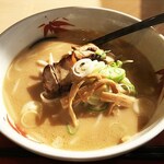 やす - 絶品やきめしセット（レギュラーセット）のラーメン