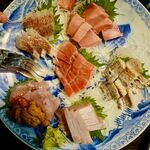 大衆料理　川治 - 刺身盛り合わせ
            ほうぼう雲丹のせ・太刀魚・金目鯛・真鯛・〆鯖・大トロ・鰤