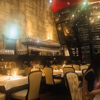 RESTAURANT DAZZLE - 圧巻のワインセラーとスワロフスキーの煌めく空間