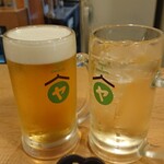 鳥一伝承 ヤスモリ商店 - お通し鳥の皮？ ビール390円 ハイボール390円