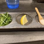 Niboshiramenjimbee - あん肝蕎麦(濃厚煮干×あん肝) 900円 (トッピングの、塩、大葉、レモン)