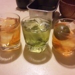 でべそ - 梅酒ロック（左からブランデー・緑茶・オリジナル）