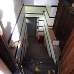 鶏Dining&Bar Goto - 地階お店への階段