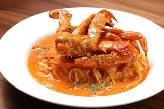 肉バル ジラソーレ - 渡り蟹のトマトクリームパスタ